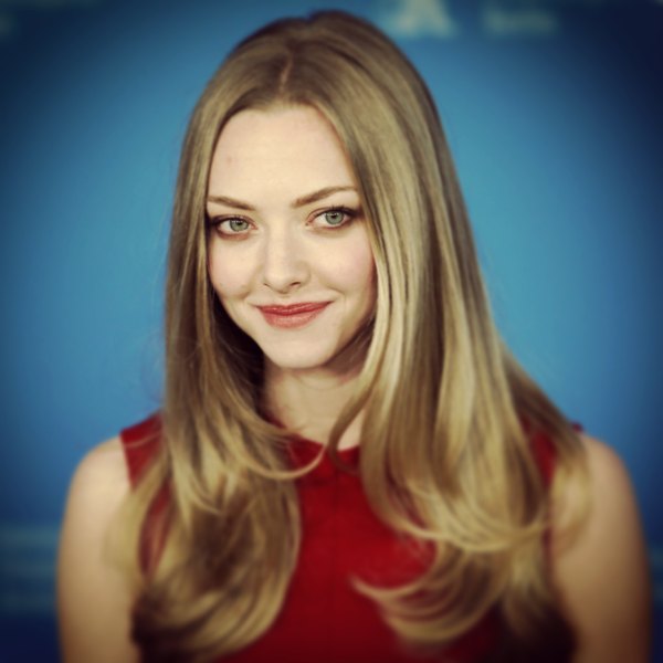 Amanda Seyfried é considerada uma das atrizes mais lindas do mundo segundo a People, a Glamour e a revista Who
