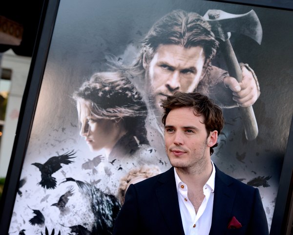 Ainda esperamos que Sam Claflin se transforme em um verdadeiro astro do cinema
