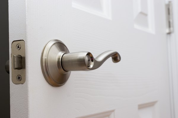 How To Remove The Faceplate From A Lever Door Knob Home