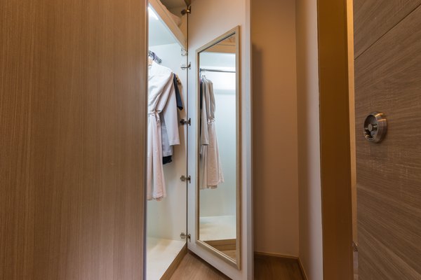 How To Adhere A Mirror On Closet Door Home Guides Sf Gate