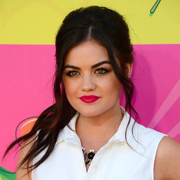 Fique na moda com tudo durante a primavera, de lábios rosa como Lucy Hale a olhos brilhantes em rosas, azuis e verdes