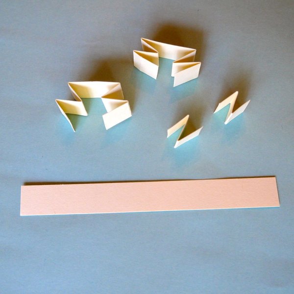 Dobre as tiras de papel