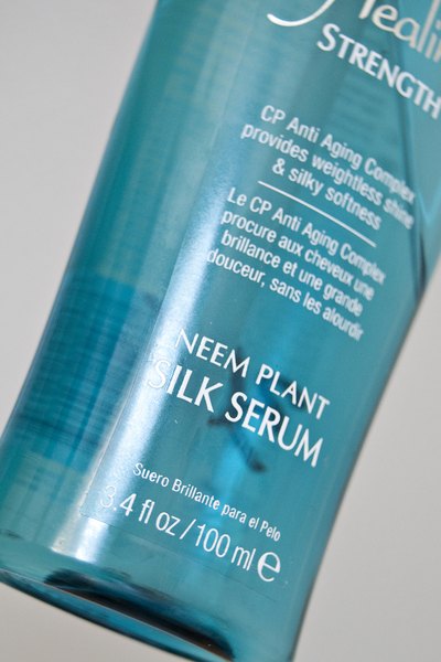 Utilize um líquido antifrizz