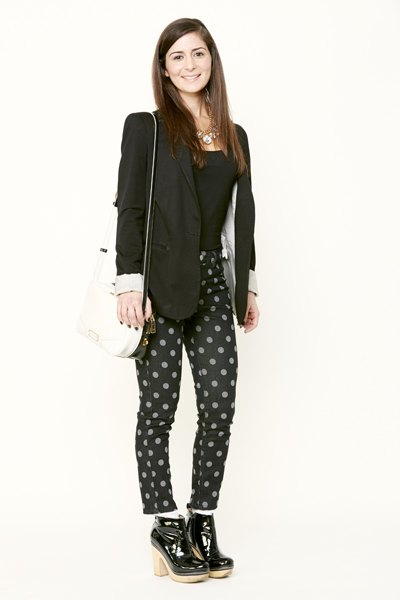 Use uma bota de cano curto com uma calça skinny