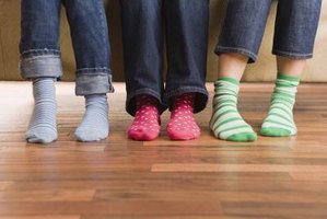 How to Make the Eye of Partridge Hug the Heel in Knit Socks | eHow
