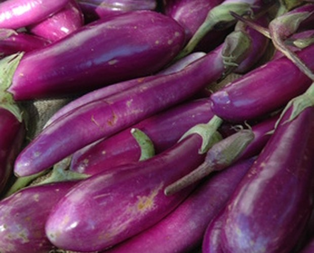 How to Eat Eggplant Seeds LEAFtv