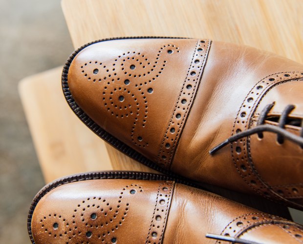 how to get the squeak out of leather shoes