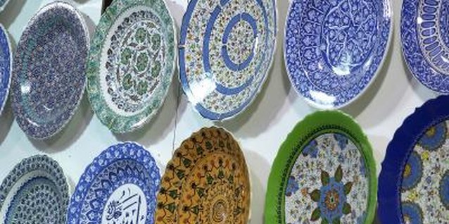 How To Hang Decorative Plates Display Your Collection Of Decorative Plates For Added Pizazz To Decor