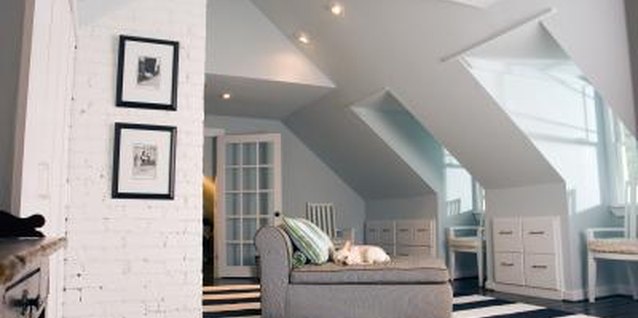 How To Decorate Sloped Ceilings In Rooms