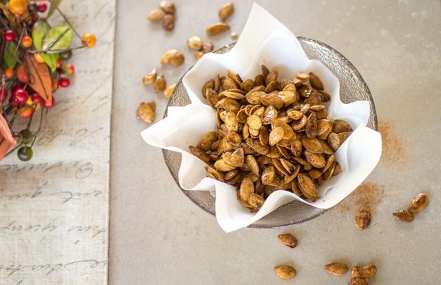 Sweet and Spicy Roasted Pumpkin Seeds healthy late night snacks
