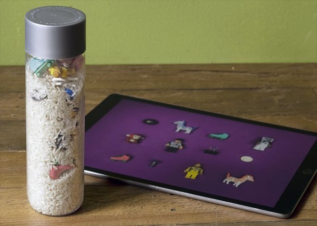 "I Spy" Bottle Game