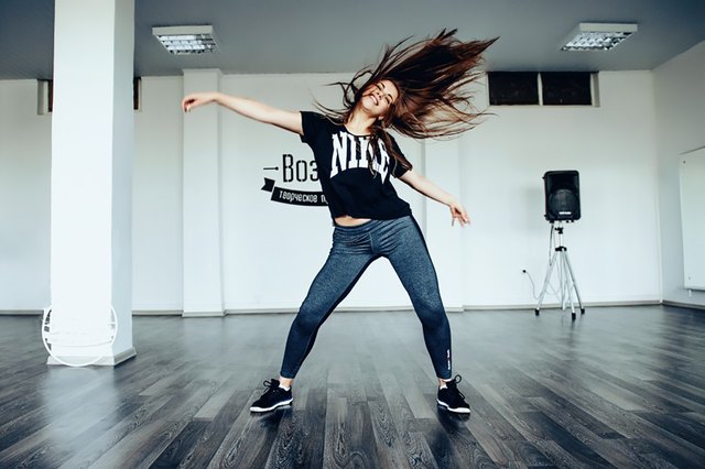 girl dancing hip hop