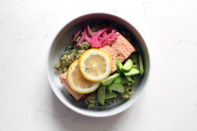 salmon rice bowl with pesto