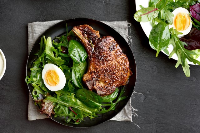Roasted meat steak with green salad