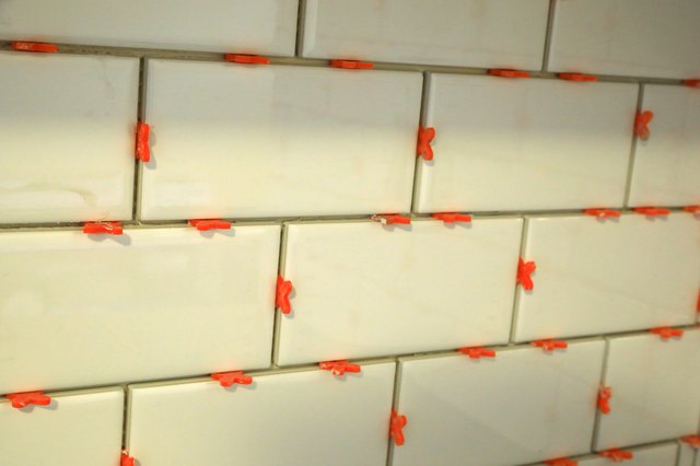 New porcelain tiles with leveling spacers for grouting
