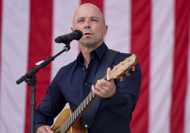 Kenny Chesney at the Arlington National Cemetery Hosts Remembrance Honoring the Life & Legacy of Robert F. Kennedy