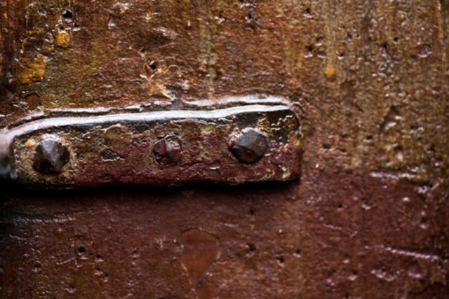 Como aflojar un tornillo oxidado