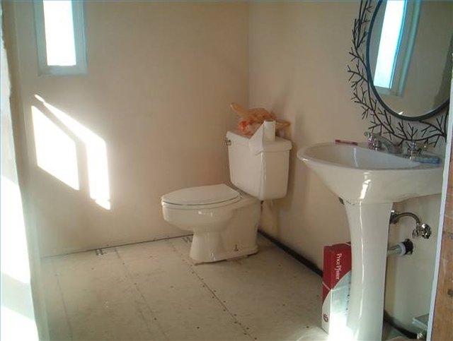 How To Install A Toilet On An Uneven Floor Ehow New Toilet
