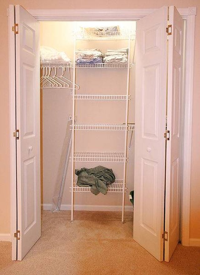 How To Fix A Bi Fold Closet Door Ehow Bifold Doors