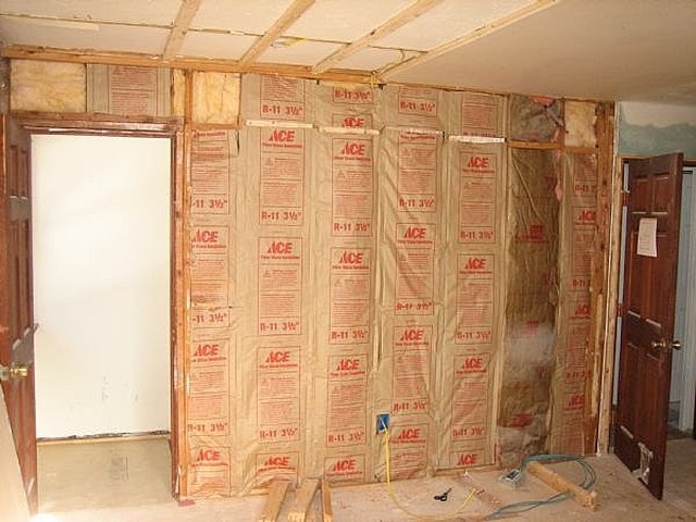 How To Soundproof A Wall Ehow Insulation Is The First Layer Of Soundproofing For A Wall