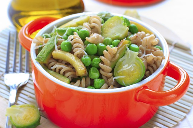 Wholegrain pasta with green vegetables in ceramic pan