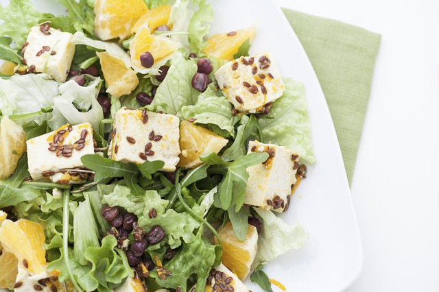 Raw salad with tofu and orange