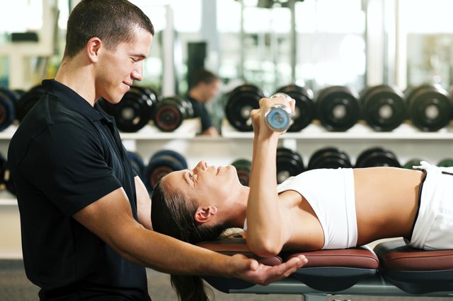 Personal Trainer in gym