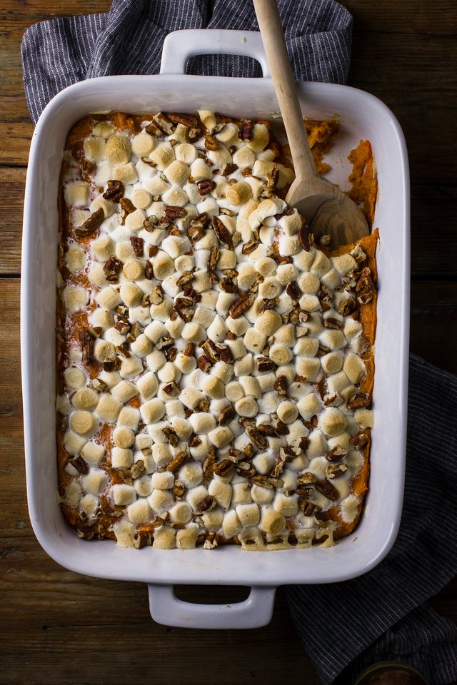 How to Make a Marshmallow-Topped Sweet Potato Casserole | eHow