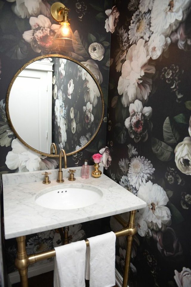 Decorating Ideas for Small Powder Rooms | eHow