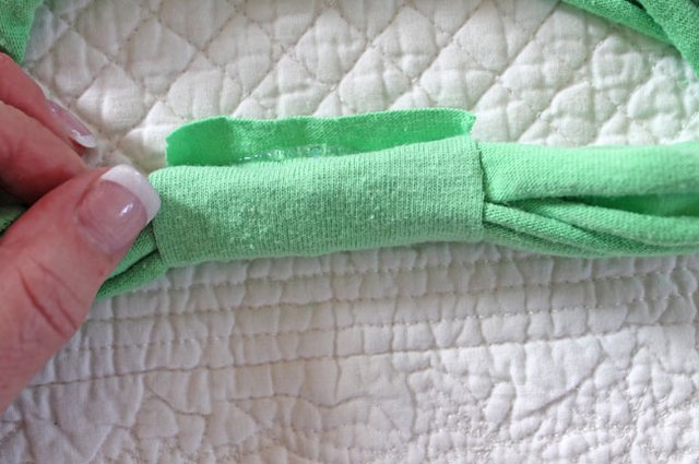 Roll the small piece of fabric around the glued ends.