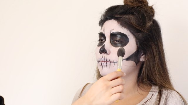 How to Do Skeleton Halloween Makeup | eHow