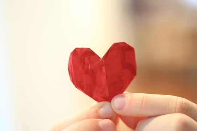 How To Make Gum Wrapper Hearts With Pictures Ehow - 