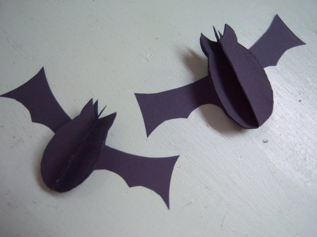 How to Make a Bat Out of Construction Paper | eHow