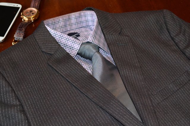 What Shirt Should Be Worn With a Pinstripe Suit? | eHow