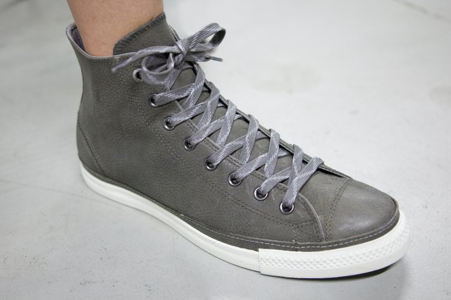 How to Lace Converse High Tops (with Pictures) | eHow