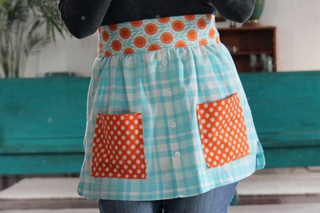 Tie the finished apron around your waist.