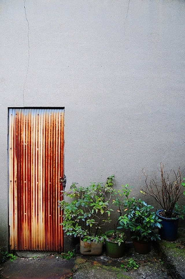 How to Remove Rust From Outside Walls | eHow