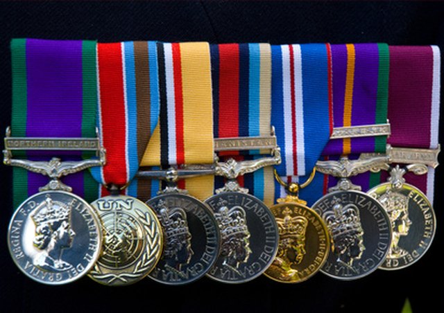 medals shadow box military medal mounting court honor mount war ehow campaign olympic position soldier wwii properly way displaying perfect