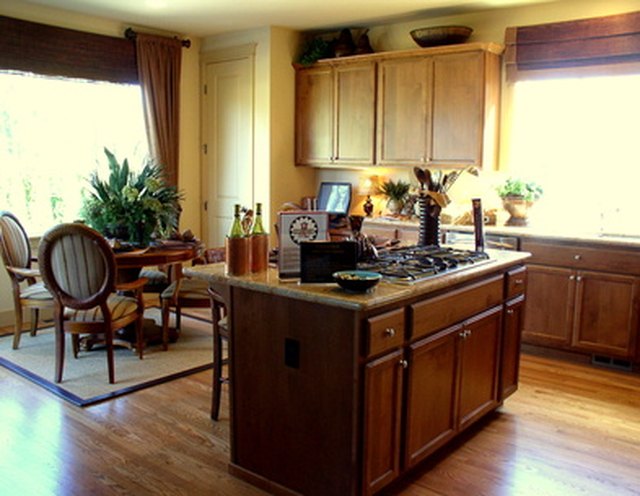 The Best Solution For Cleaning A Greasy Kitchen Ceiling Ehow Grease Splatters Make Your Kitchen Look Untidy