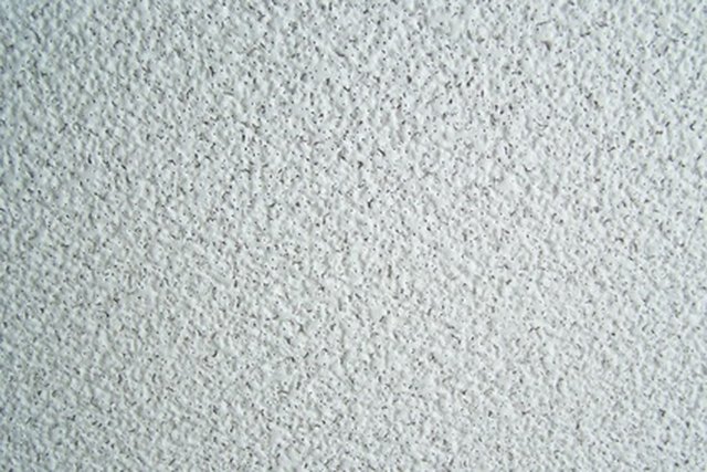 The Best Way To Clean A Popcorn Ceiling Ehow While Somewhat Challenging Popcorn Ceilings Can Be Cleaned Without Hiring A Professional