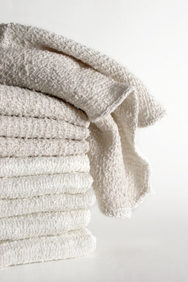 How To Wash White Towels Ehow Wash White Towels With Bleach To Keep Them Clean