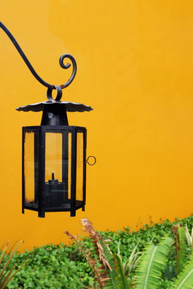 How To Paint Outdoor Light Fixtures Ehow Read The Label Carefully When Purchasing Spray Paint Diffe Types Of Can Work Better For Covering Specific Materials Like Plastic Metal