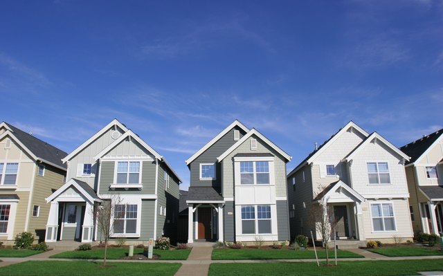Exterior House Colors That Coordinate With A Grey Roof Ehow Rows Of Houses With Gray Roofs