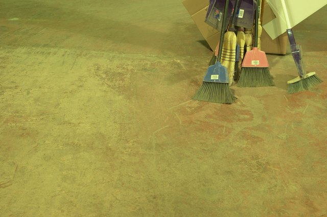 Do You Have To Seal A Concrete Floor Before Installing Carpet Ehow Seal Your Concrete Floor With An Epoxy Resin