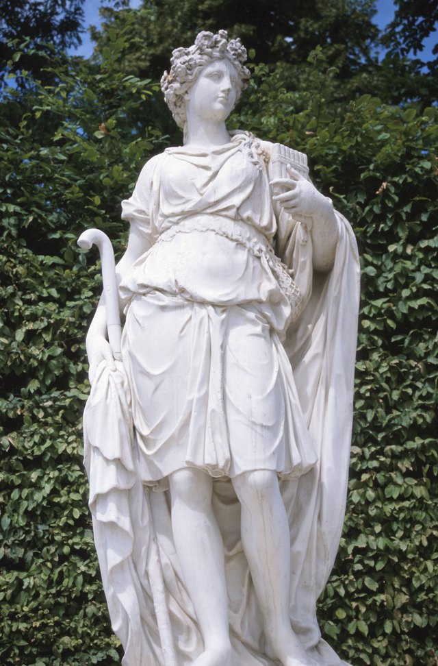 How To Make A Greek Costume For Kids Ehow D A Toga Around Boys Or Girls To Create Decorative Greek Costume