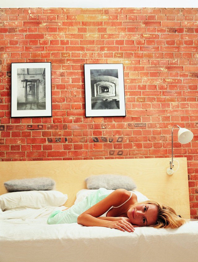 Mounting A Picture On Brick Wall Without Drilling Ehow Keep Pictures Light To Hang Them On Brick Without Drilling Holes
