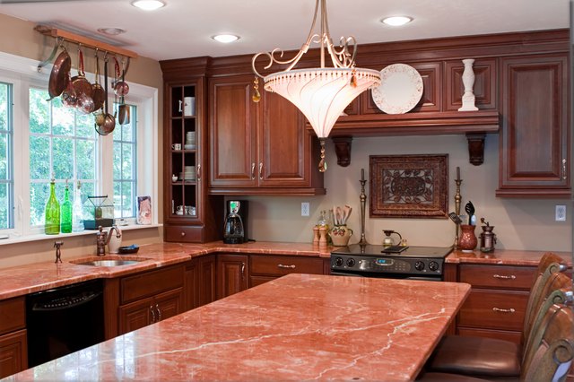 The Best Color Granite With Cherry Cabinets And Black Wooden Floors Dark Cabinets And Red Granite Counters Create An Elegant Warm Kitchen