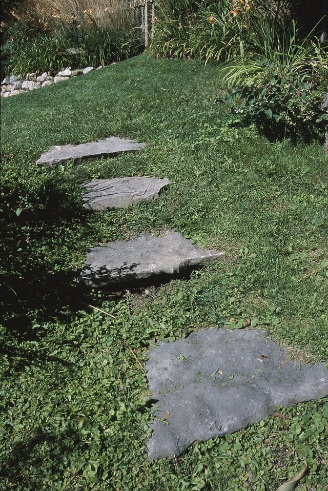 How To Landscape With Uneven Ground Ehow A Path Of Stepping Stones Makes It Easier To Walk Over Uneven Ground
