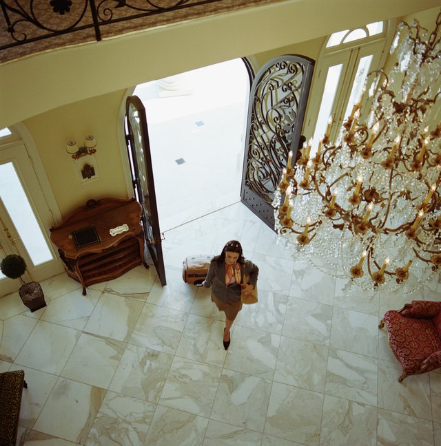 Proper Height Of A Chandelier With Pictures Ehow Chandelier In Foyer