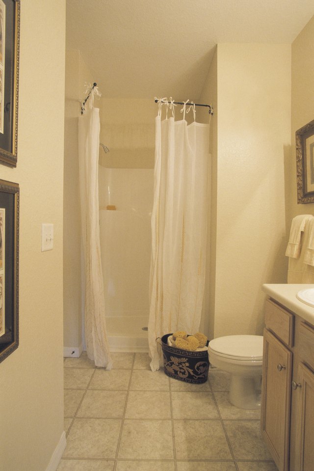 How To Clean A Shower Liner With Bleach In The Washing Machine Ehow Shower Curtain Liners Can Be Washed In The Washing Machine